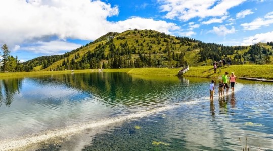 Ein Tag voller Erlebnisse – Von der Bergspitze zum Pool